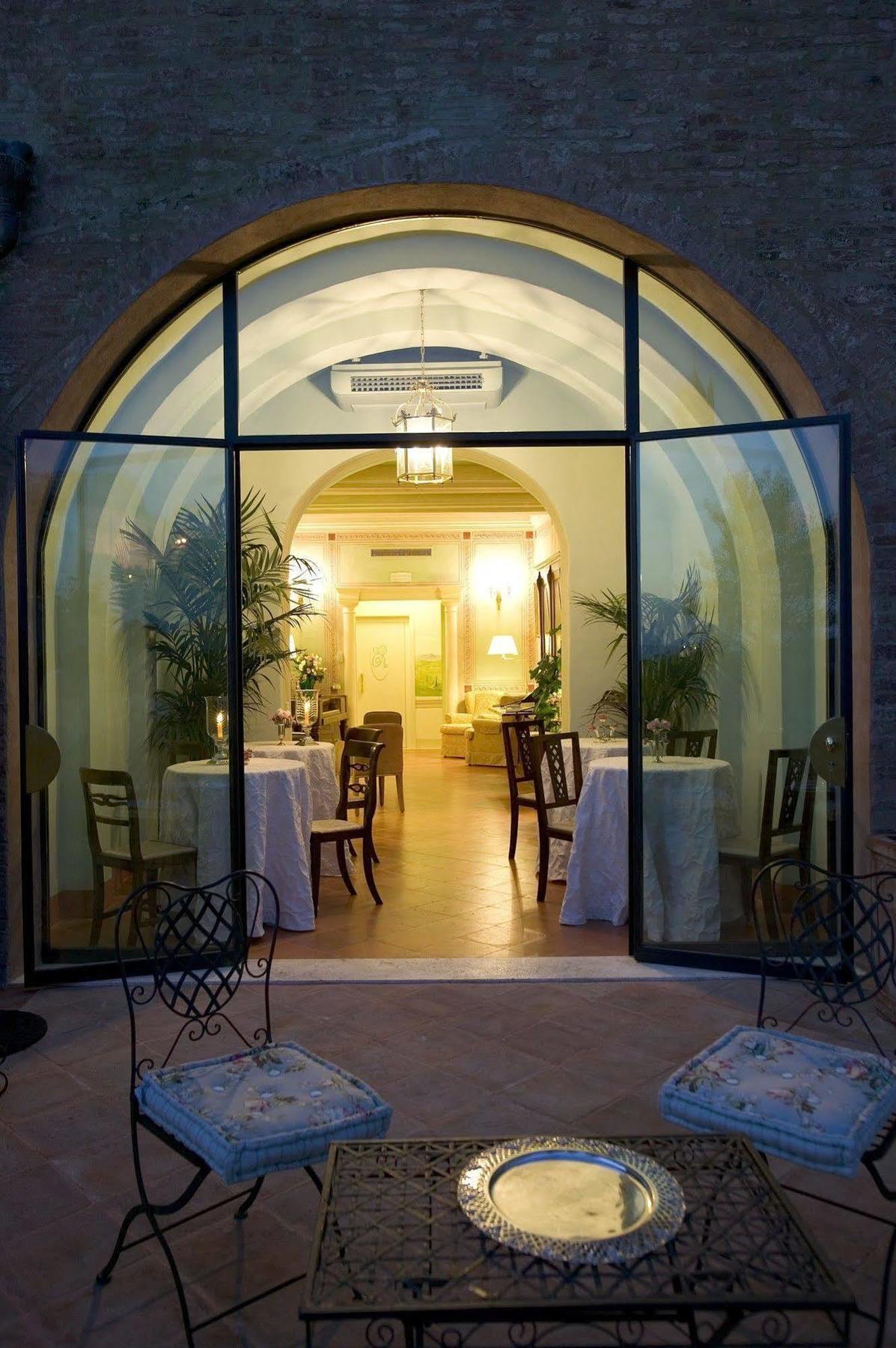 Bed and Breakfast Residenza D'Epoca Campo Regio Relais Сиена Экстерьер фото